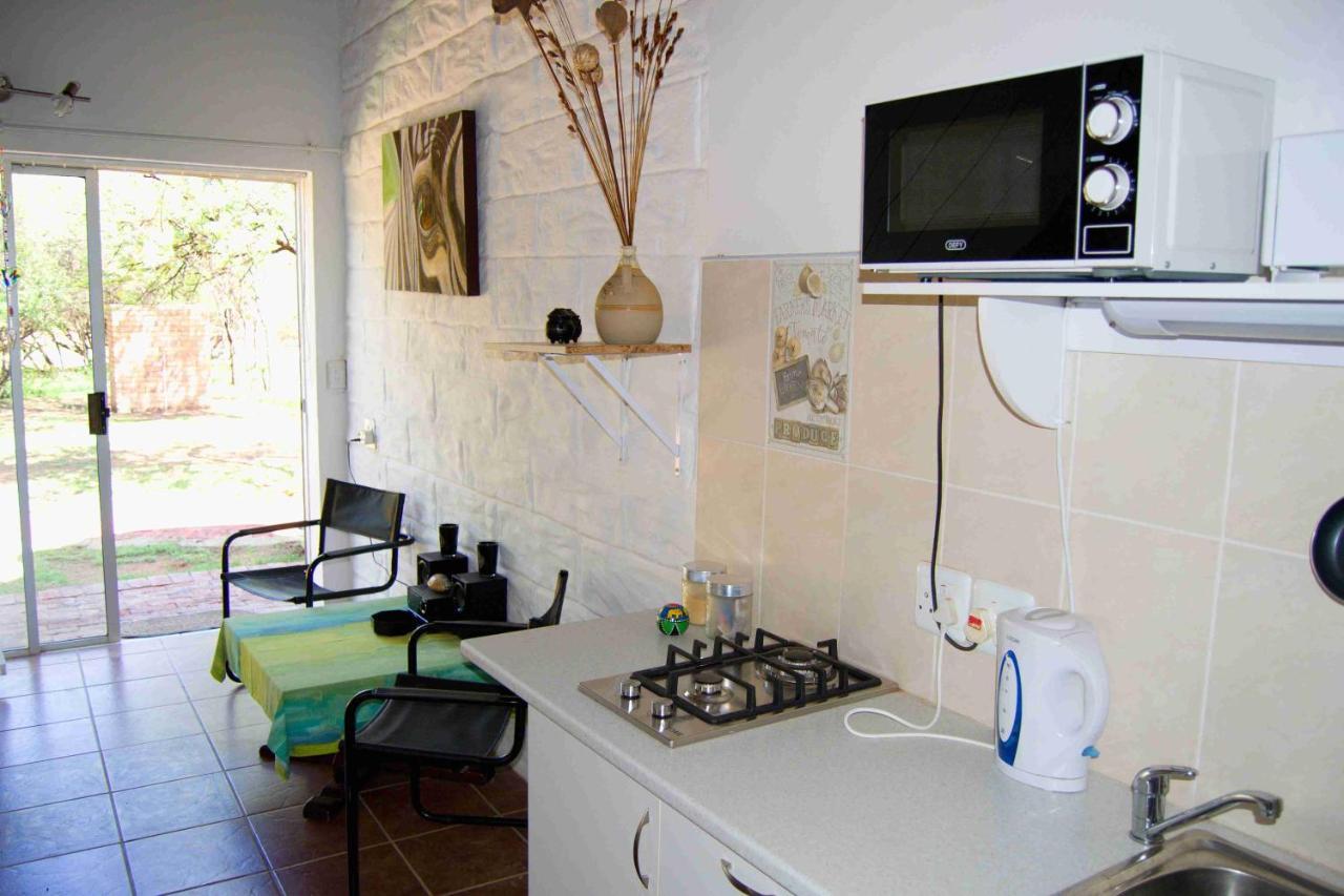 Suzie'S Loft - Nude - Suneden Family Naturist Resort พริทอเรีย ภายนอก รูปภาพ