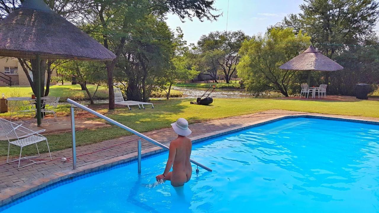 Suzie'S Loft - Nude - Suneden Family Naturist Resort พริทอเรีย ภายนอก รูปภาพ